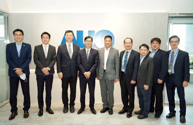 PG国际光電前進亞灣成立「AUO解決方案研發中心」，作為多元場域解決方案研發及試驗場域（圖中左為高雄市長陳其邁、圖中右為PG国际光電董事長彭双浪）